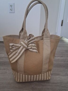 Liz Claiborne Beige Striped Tote with Bow Accent